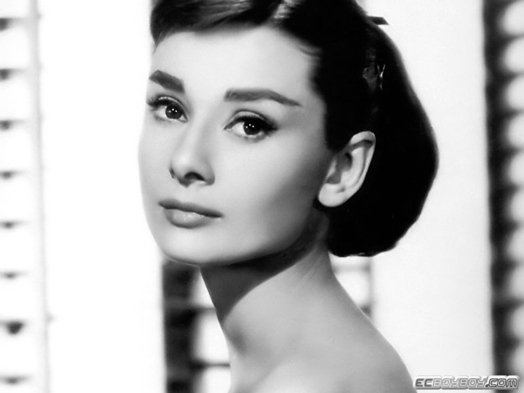 Audrey Hepburn 3D Ad - Galaxy Audrey Hepburn Ad - Esquire